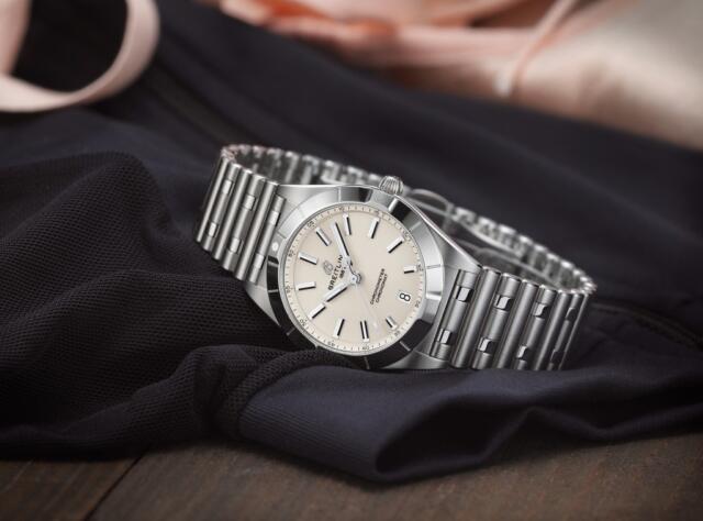Charlize Theron è la più recente stella della campagna degli orologi Breitling Replica di qualità perfetta nel Regno Unito